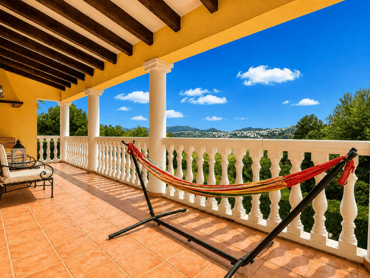 South-facing villa in excellent condition for sale in Sella Golf Resort, Pedreguer, Costa Blanca.