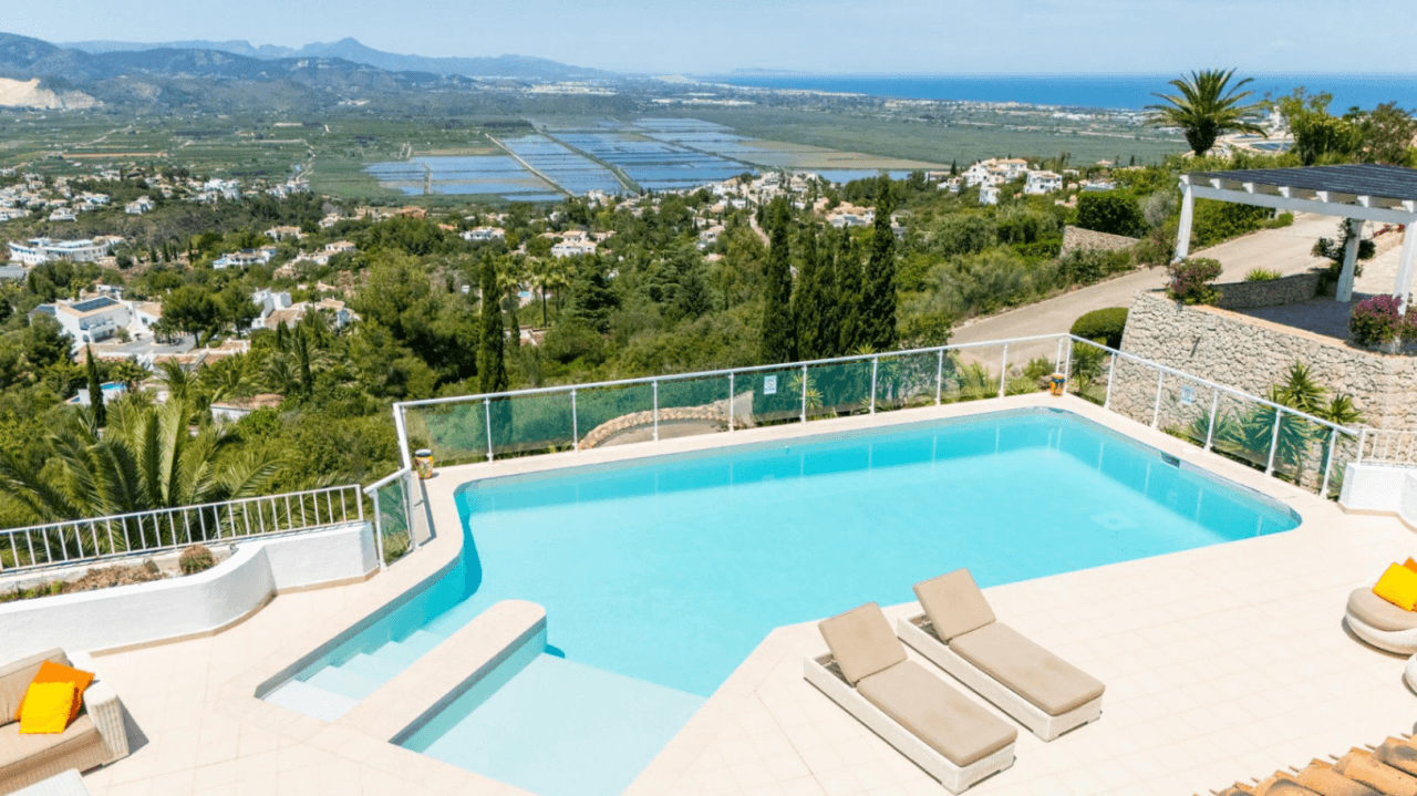 Spacious one-story villa with stunning views of the mountains and the sea in Monte Pego, Denia, Costa Blanca.